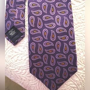 PAUL Fredrick purple paisley tie, 100% silk, 57” x 4”.